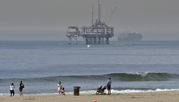 Oil rig, California, United States (Jim Ruymen/UPI/Shutterstock)
