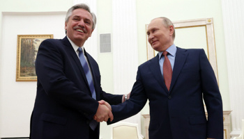 Argentine President Alberto Fernandez (l) with Vladimir Putin in Moscow on February 3 (Sergei Karpukhin/KREMLIN POOL/SPUTNIK/EPA-EFE/Shutterstock)