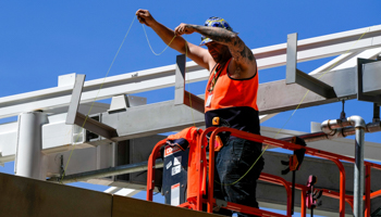 A construction worker in the central business district of Sydney, October 7, 2021 (Mark Baker/AP/Shutterstock)