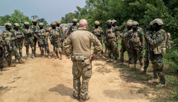 British soldier briefs Ghanaian special forces participating in the annual US military-led Flintlock counter-terrorism excercises in Ivory Coast (Sylvain Cherkaoui/AP/Shutterstock)