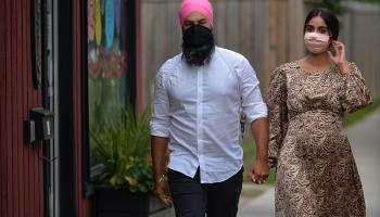 New Democratic Party leader Jagmeet Singh and his wife Gurkiran Kaur Sidhu campaigning in Edmonton during the 2021 election campaign, August 19 (Artur Widak/NurPhoto/Shutterstock)