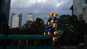 Euro sculpture in Frankfurt, Germany (Chine Nouvelle/SIPA/Shutterstock)