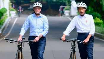 Indonesian President Joko 'Jokowi' Widodo (right) and Australian Prime Minister Anthony Albanese (left) after taking a bicycle ride during their meeting in Indonesia last month (Muchlis Jr/AP/Shutterstock)