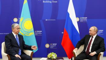 Kazakh President Kassym-Jomart Tokayev (L) and Russia's Vladimir Putin at the St. Petersburg International Economic Forum, June 17 (Gavriil Grigorov/AP/Shutterstock)
