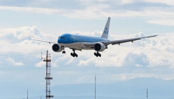 A Boeing 777-200ER jet approaching a landing strip (Bayne Stanley/ZUMA Press Wire/Shutterstock)