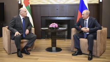 Abkhazian President Aslan Bzhania (L) with Russia's Vladimir Putin, November 2020 (Alexei Nikolsky/AP/Shutterstock)