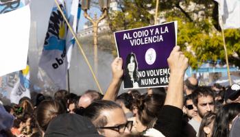 Supporters of CFK with a banner reading "Let's never return to hatred and violence" (Esteban Osorio/Pacific Press/Shutterstock)