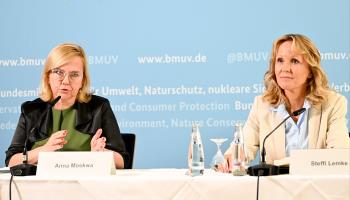 German Environment Minister Steffi Lemke (R) and Polish counterpart Anna Moskwa at a press conference after a German-Polish Environment Council that discussed the Oder river environmental disaster, Bad Saarow, Germany, August 29 (Filip Singer/EPA-EFE/Shutterstock).

