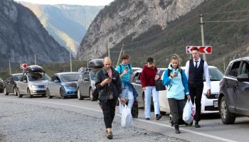 Cars and pedestrians on the Russian side of the border with Georgia, September 28 (Musa Sadulayev/AP/Shutterstock) (Musa Sadulayev/AP/Shutterstock)