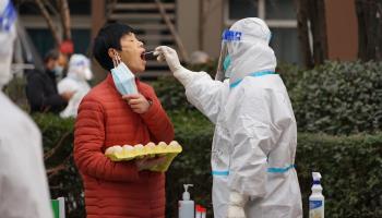 Nucleic acid testing in a gated community in Xi'an (Shutterstock)