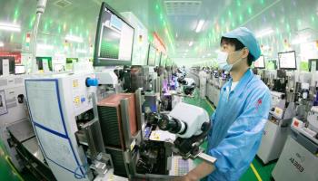 Workers produce LED products at a high-tech enterprise in Jiujiang (Shutterstock/humphery)