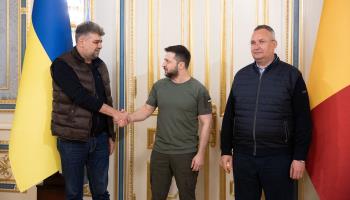 PSD leader Marcel Ciolacu (left) shakes hands with Ukrainian President Volodymyr Zelenskyy with Prime Minister Nicolae Ciuca on his right, Kyiv, April 26, 2022 (ABACA/Shutterstock)