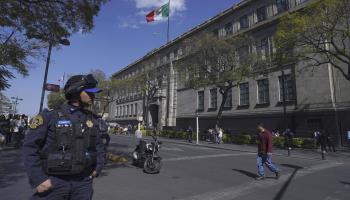 A policeman guards the Supreme Court building in Mexico City. January, 2023 (Marco Ugarte/AP/Shutterstock)