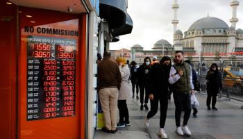 Foreign currency exchange office, Istanbul, Turkey, November 2021 (Shutterstock)