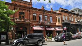 Shops in central Yerevan (Egmont Strigl/imageBROKER/Shutterstock)