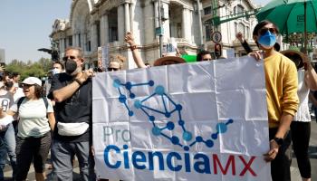 Mexican science students protesting against the director of CONACYT (Luis Barron/Eyepix Group/Shutterstock)