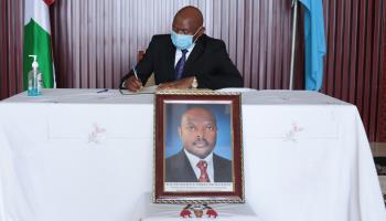 CNL leader Agathon Rwasa signs a condolence book on the death of former President Pierre Nkurunziza, June 12, 2020 (Xinhua/Shutterstock)