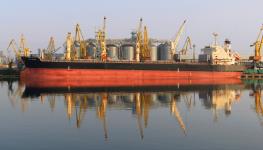 Bulk carrier is loaded with shipment for Brazil at a grain terminal in Odesa before the war, Odesa, June 23, 2021 (VolodymyrT/Shutterstock) 