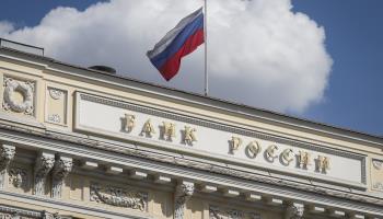 The Russian flag flies above the Central Bank headquarters, Moscow, August 1 (Yuri Kochetkov/EPA-EFE/Shutterstock)