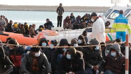 Migrants rescued by Italian coast guard (Shutterstock)
