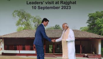 Prime ministers Narendra Modi and Justin Trudeau shake hands at the G20 summit in Delhi, September 10, 2023 (Press Information Bureau/Shutterstock)
