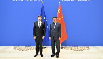 Chinese Vice Premier He Lifeng and European Trade Commissioner Valdis Dombrovskis (CHINE NOUVELLE/SIPA/Shutterstock)