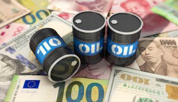 Symbolic image on the subject of the oil price (DesignIt/imageBROKER/Shutterstock)