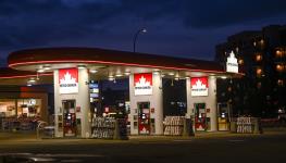 A petrol station in Edmonton, Alberta, October 23, 2023 (Artur Widak/NurPhoto/Shutterstock)