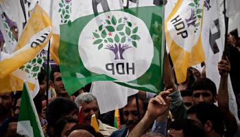 Supporters of the pro-Kurdish Peoples' Democratic Party attend rally in Istanbul, 2015 (Shutterstock)