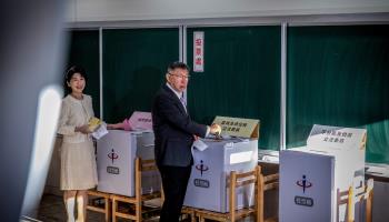 Taiwan People’s Party presidential candidate Ko Wen-je casts his ballot for candidates in the Legislative Yuan (Alex Chan Tsz Yuk/SOPA Images/Shutterstock)