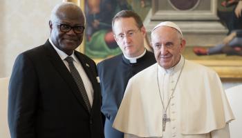 Former Sierra Leonean President Ernest Bai Koroma visits Pope Francis, November 2017 (Pierpaolo Scavuzzo/Agf/Pool/Shutterstock)