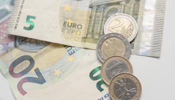 Euros (Nikolas Kokovlis/NurPhoto/Shutterstock)