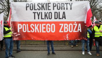 Farmers carry a banner 'Polish Ports only for Polish Grain' during the nationwide farmers protest in Warsaw, March 6, 2024 (Pawel Supernak/EPA-EFE/Shutterstock)