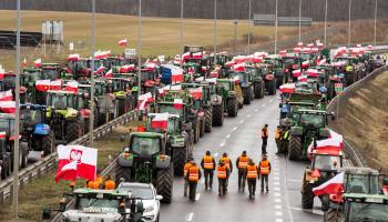 Polish farmers block the S3 expressway in Sulechow, Lubusz voivodship, February 20 (Karol Serewis/Shutterstock) (Shutterstock)