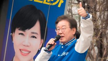 Lee Jae-myung, leader of the main opposition Democratic Party of Korea, at a campaign for the legislative elections (Lee Jae-Won/AFLO/Shutterstock)