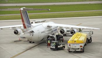 Refuelling an Air France plane at Zurich Airport (Meinrad Riedo/imageBROKER/Shutterstock)