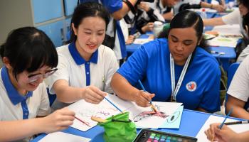 A delegation of US secondary students visit a school in Shenzhen as part of an exchange programme (Xinhua/Shutterstock)