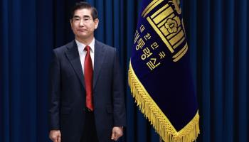 Presidential Security Service chief Kim Yong-hyun at a briefing on his nomination as the new defence minister in Seoul (YONHAP/EPA-EFE/Shutterstock)