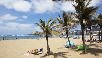 Las Canteras beach, Las Palmas, Gran Canaria (Martina Katz/imageBROKER/Shutterstock)