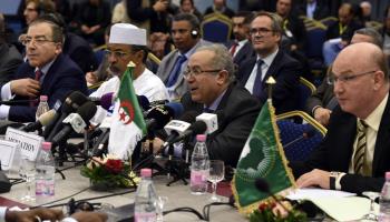 Former Algerian Foreign Minister Ramtane Lamamra in a meeting in Algiers for a peace agreement between the Malian government and northern armed groups, January 2016 (Farouk Batiche/Getty Images)