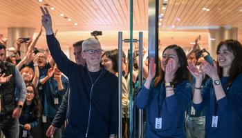 Apple CEO Tim Cook visits an Apple store in Shanghai (STRSTR/AFP/Getty Images)