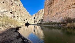Low waters of the Rio Grande separate the United States (R) and Mexico (L). January 25, 2023 (Daniel Slim/AFP/Getty Images)

